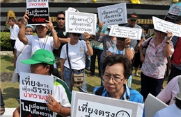 Thủ tướng Thái Lan bị triệu tập